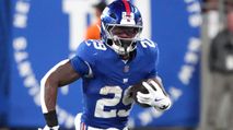 Fantasy Football Start/Sit Lineup Advice: Running Backs (Week 16) https://cdn.fantasypros.com/wp-content/images/TYRONE_TRACY_GIANTS_7-1/213x119.jpg
