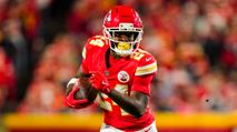 Fantasy Football Roster Trends: Waiver Pickups, Drops & Trades https://cdn.fantasypros.com/wp-content/images/brashard_smith_chiefs_3-1/213x119.jpg