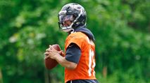 6 Overvalued Fantasy Football Draft Picks to Avoid on NFFC (2026) photo