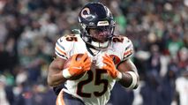 Fantasy Football Start/Sit Advice: Safe & Risky Picks (Week 14) https://cdn.fantasypros.com/wp-content/images/kyle_monangai_bears_9-1/213x119.jpg