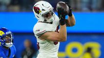 Fantasy Football Strategy & Advice: How to Trade (2025) photo