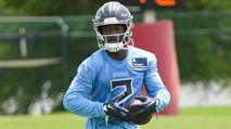 Fantasy Football Mock Draft: Half-PPR, Late Pick (2025) https://cdn.fantasypros.com/wp-content/images/tyjae_spears_titans_2-1/213x119.jpg