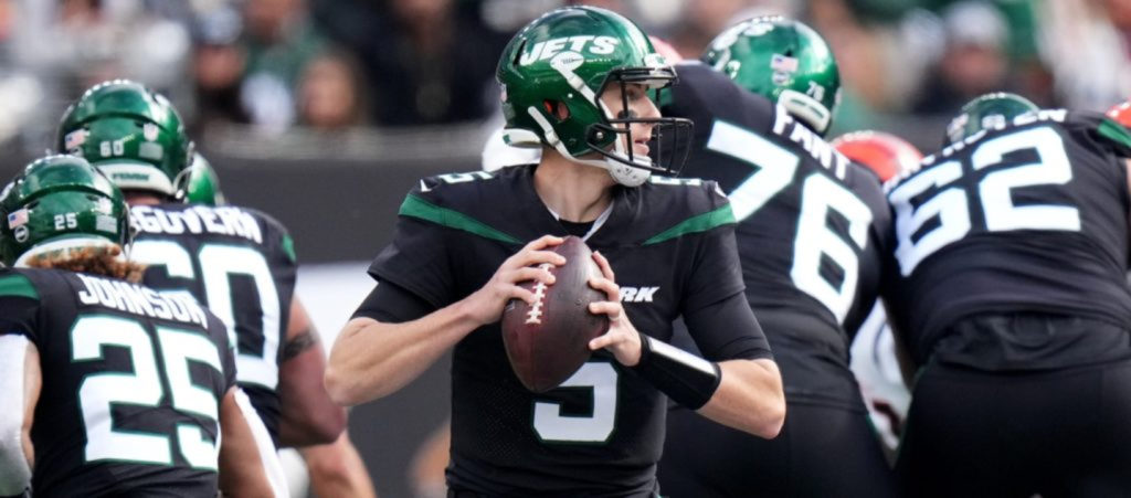 Fantasy Football Waiver Wire Pickups & FAAB Advice: Quarterbacks (Week 13)